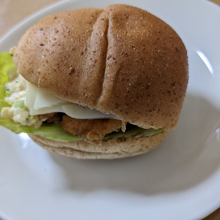 秋鮭の揚げ焼きリメイク◇サーモンとレタスサンド